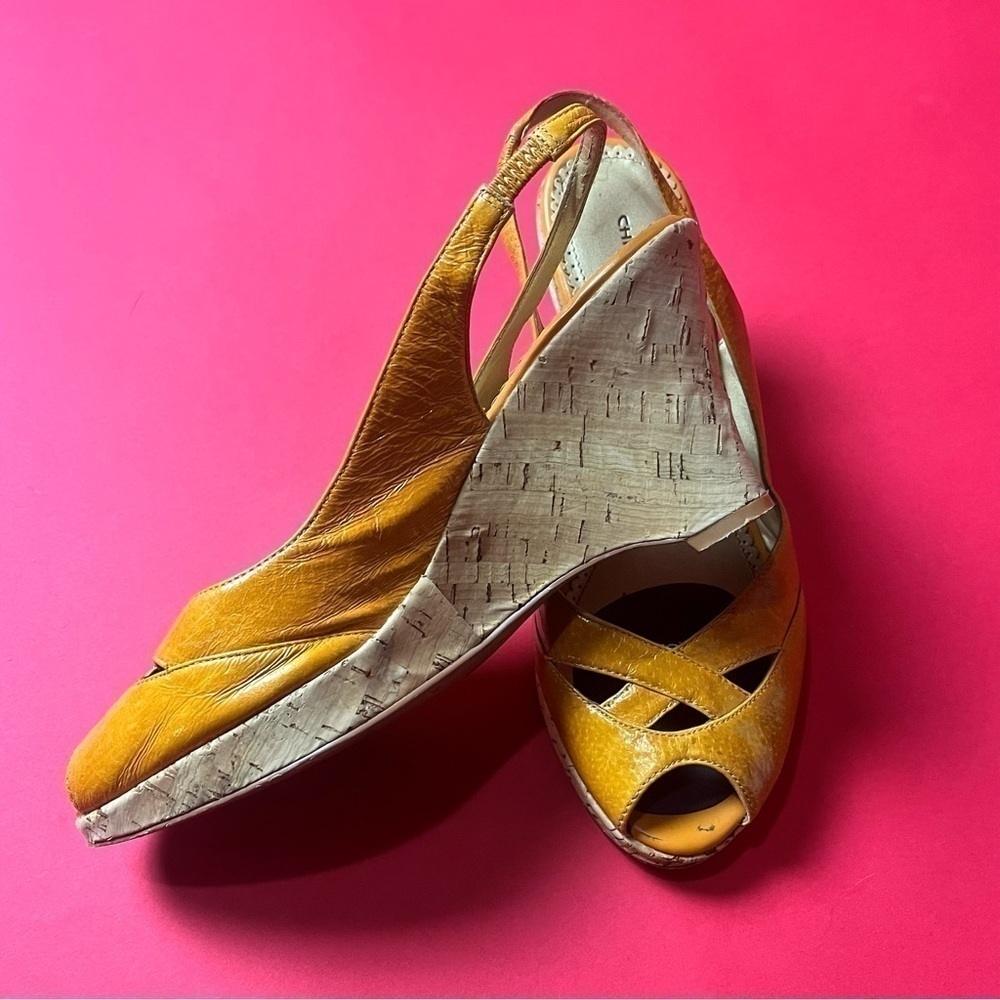 Faux wood and leather tan / orange wedges 🤎🧡​​​​​​​​​​​​​​​​​​​​​​​